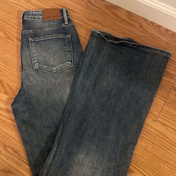 Judy Blue Flared Blue Jeans - Picture 1 of 4